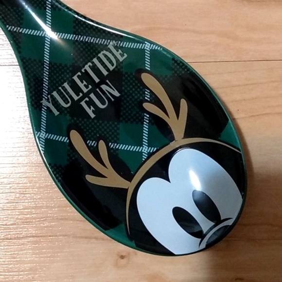 Disney Mickey Mouse Christmas Yuletide Fun Ceramic Spoon Rest Spatula Rest - Picture 2 of 5